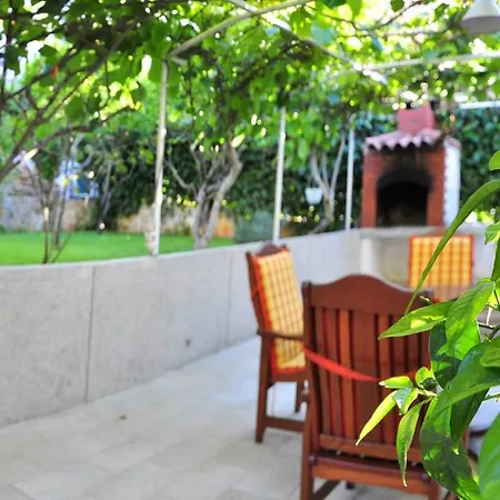 In Guest - Classy Double With Balcony Guest house