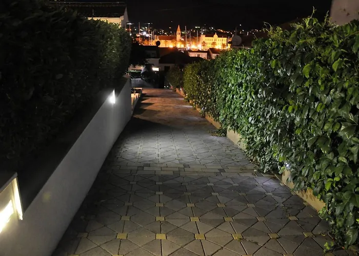 게스트하우스 Classy Double With Balcony 트로기르